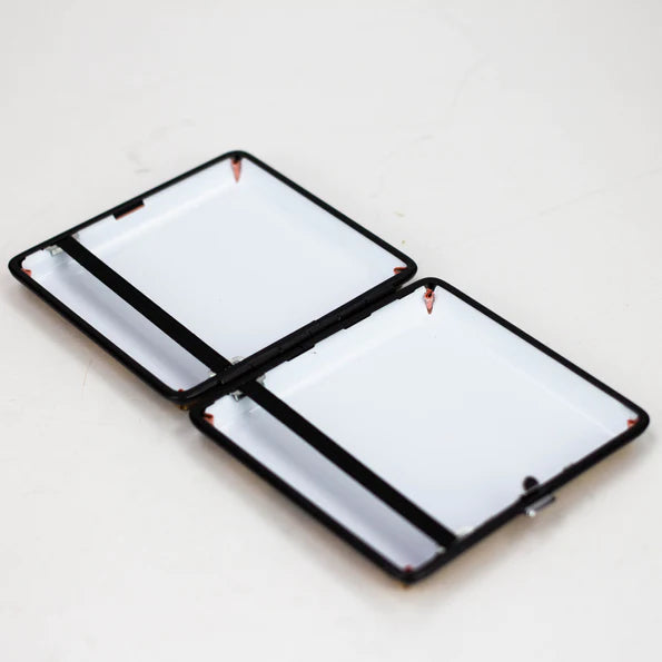 Étui à cigarettes en cuir et métal